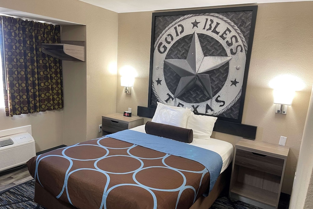 Standard, Queen Bed
