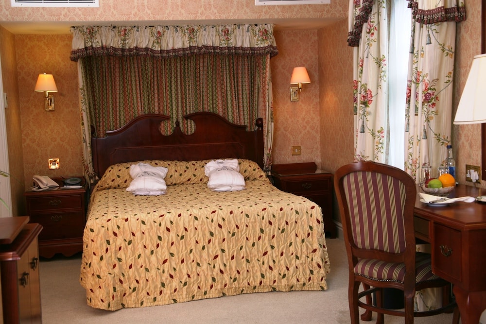 Marygreen Manor 4/66