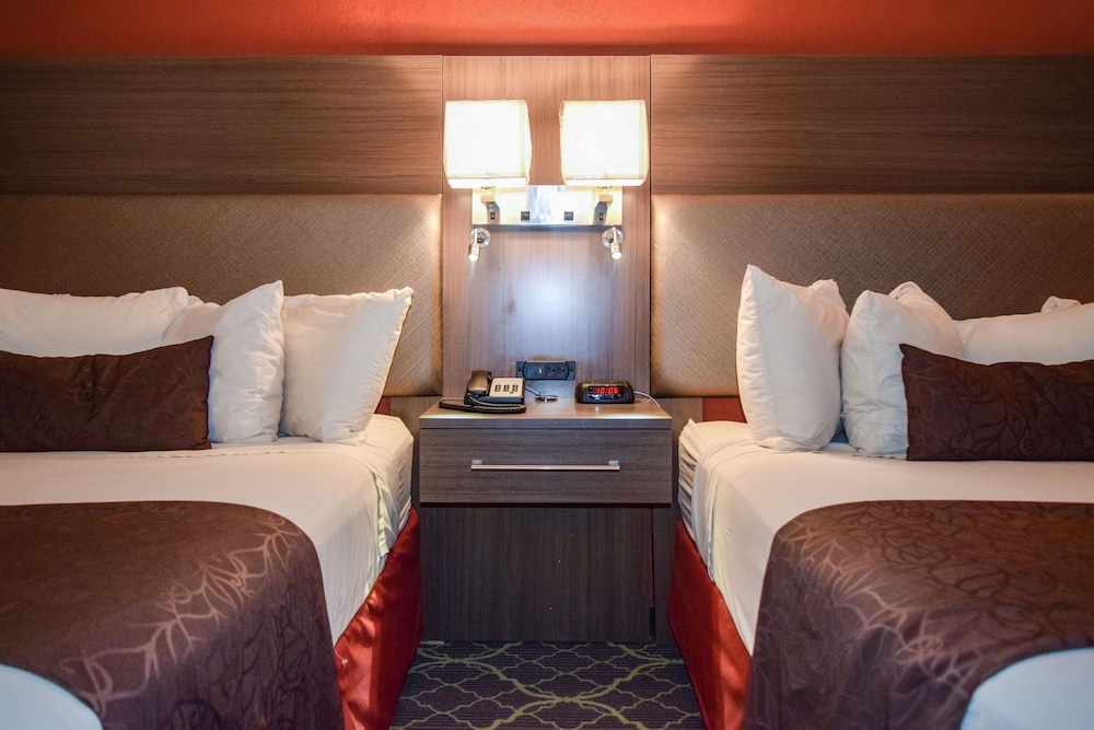 Best Western West Hills Inn Chadron 8/33