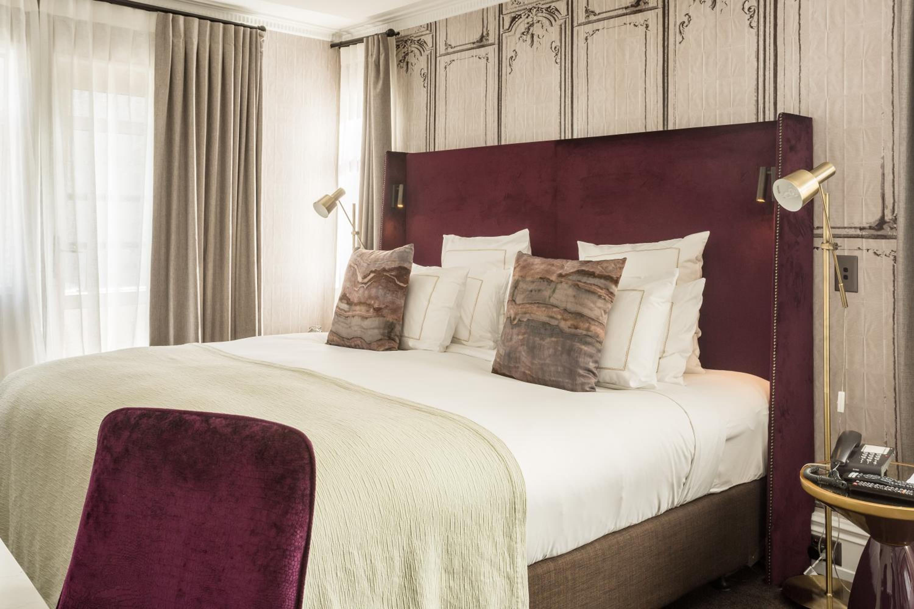 JUNIOR SUITE, KING BED, HIGH FLOOR