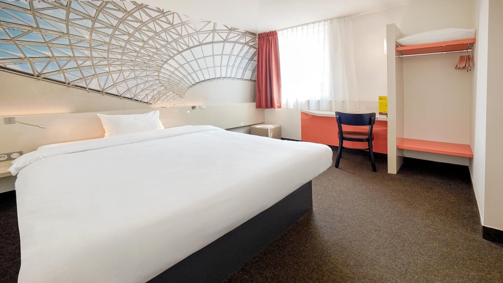 غرفة قياسية بسرير كوين، B&B HOTEL Katowice Centrum 3/10
