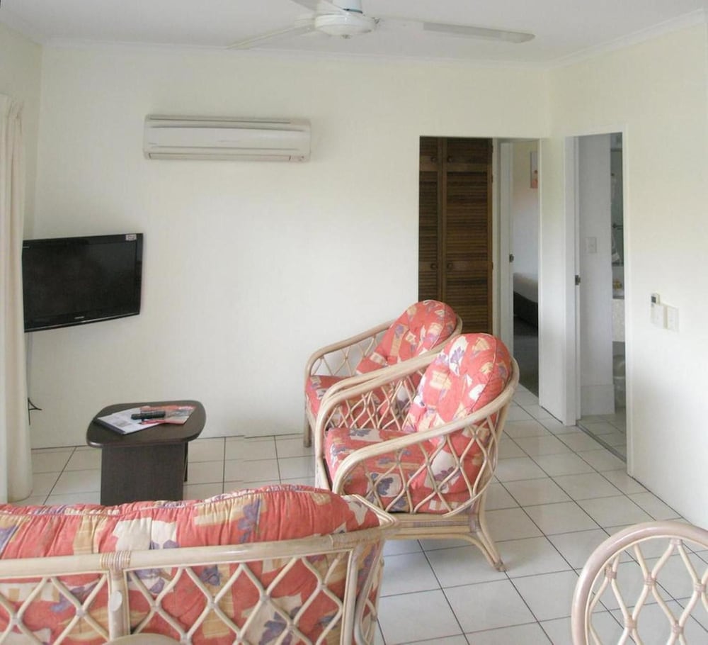 TRADEWINDS MCLEOD HOLIDAY APARTMENTS 37/43