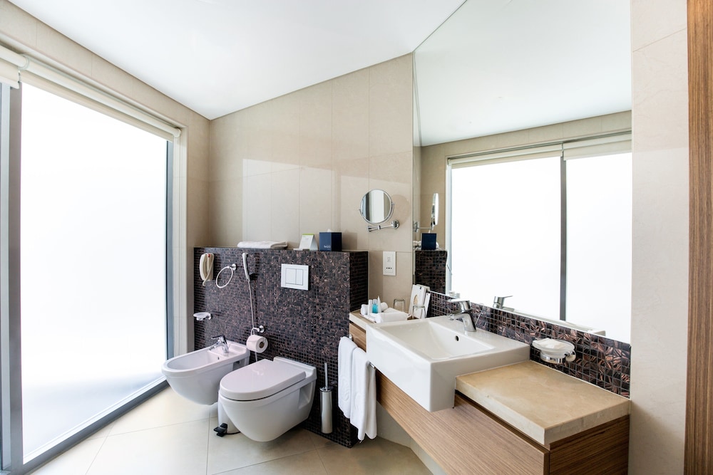 Majestic Arjaan By Rotana 35/57