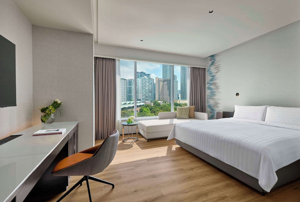 DELUXE, KING BED, GARDEN VIEW