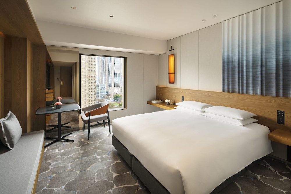 DELUXE, KING BED, CITY VIEW