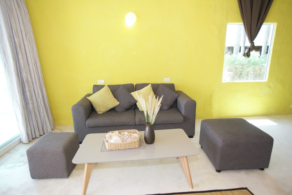 Lime N Soda Beachfront Resort 25/50