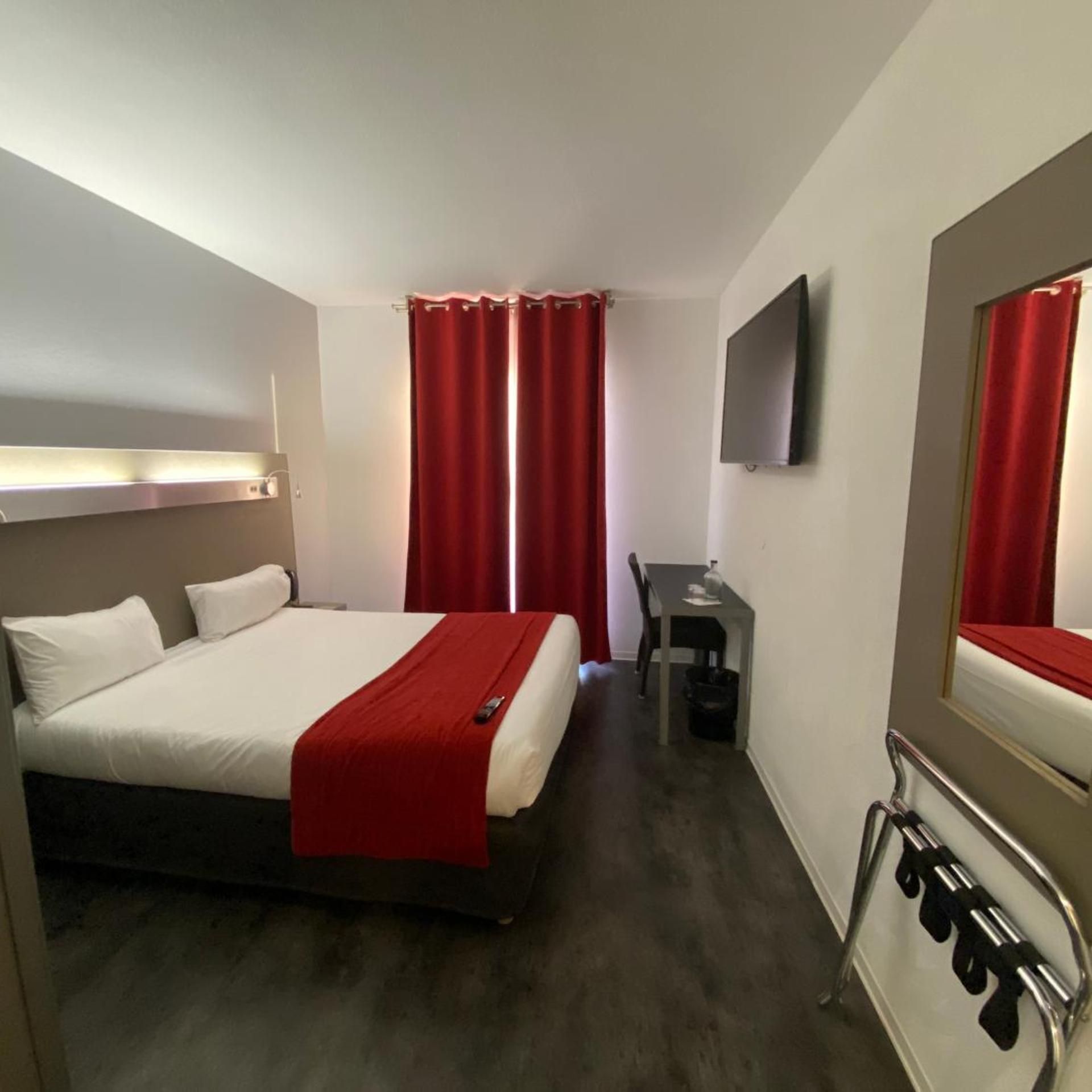 غرفة قياسية بسرير مزدوج، Hotel Les Domes - Perpignan Sud by Hosteletour 6/10