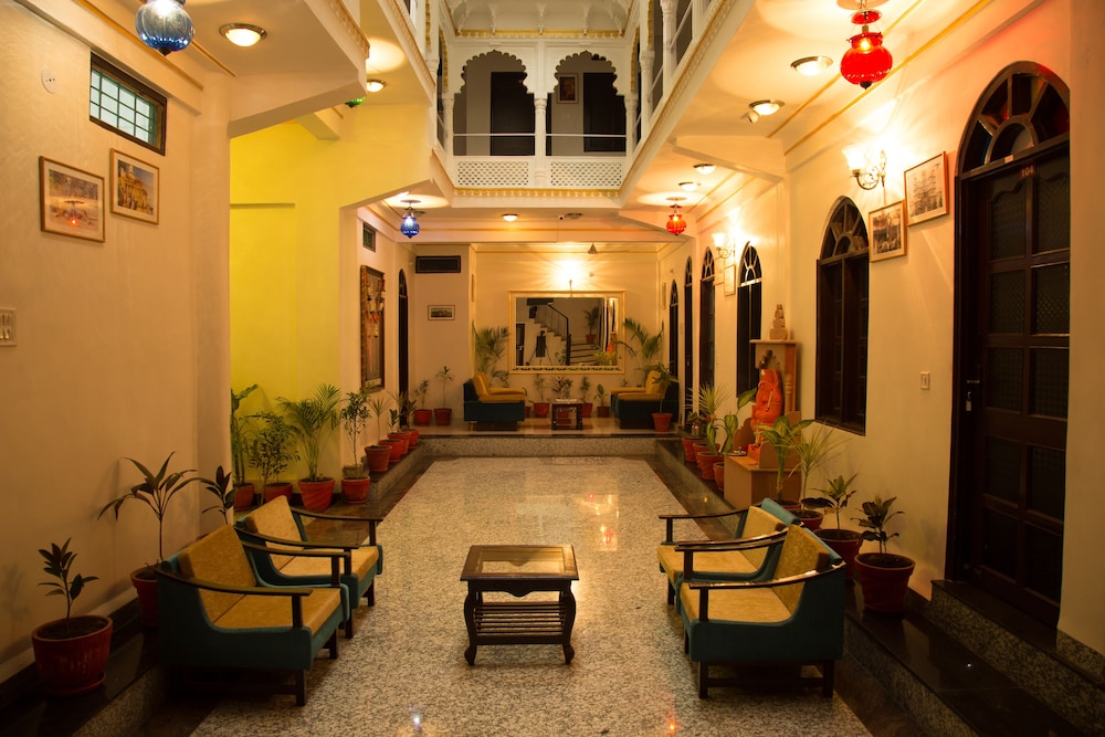 Hotel Nahargarh Palace 16/18