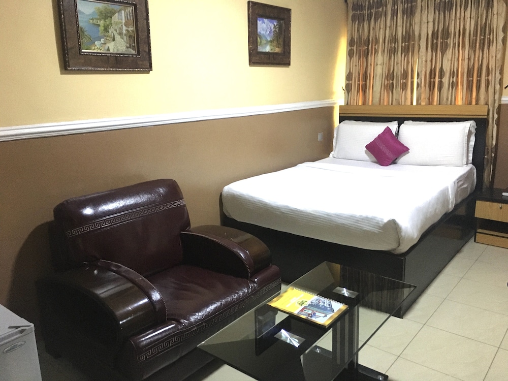 Sweet Savor Hotels & Suites 12/28
