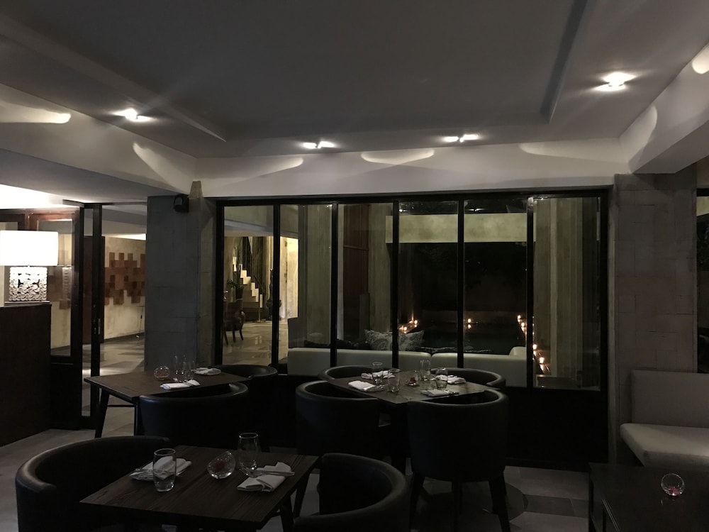 Anshel Hotel 37/45