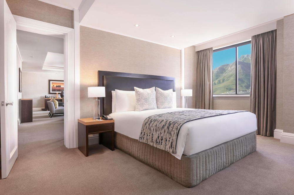 PRESIDENTIAL, SUITE