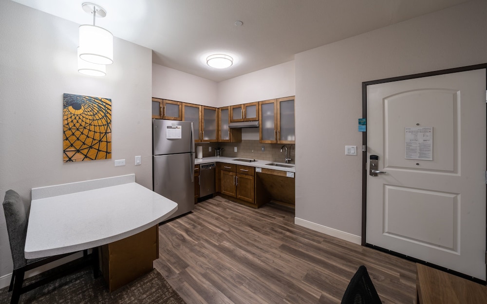 Staybridge Suites Houston East - Baytown 44/76