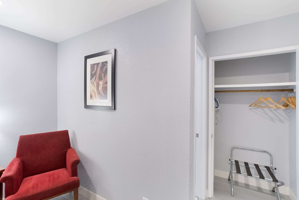 Quality Inn Redding Near I-5 42/51