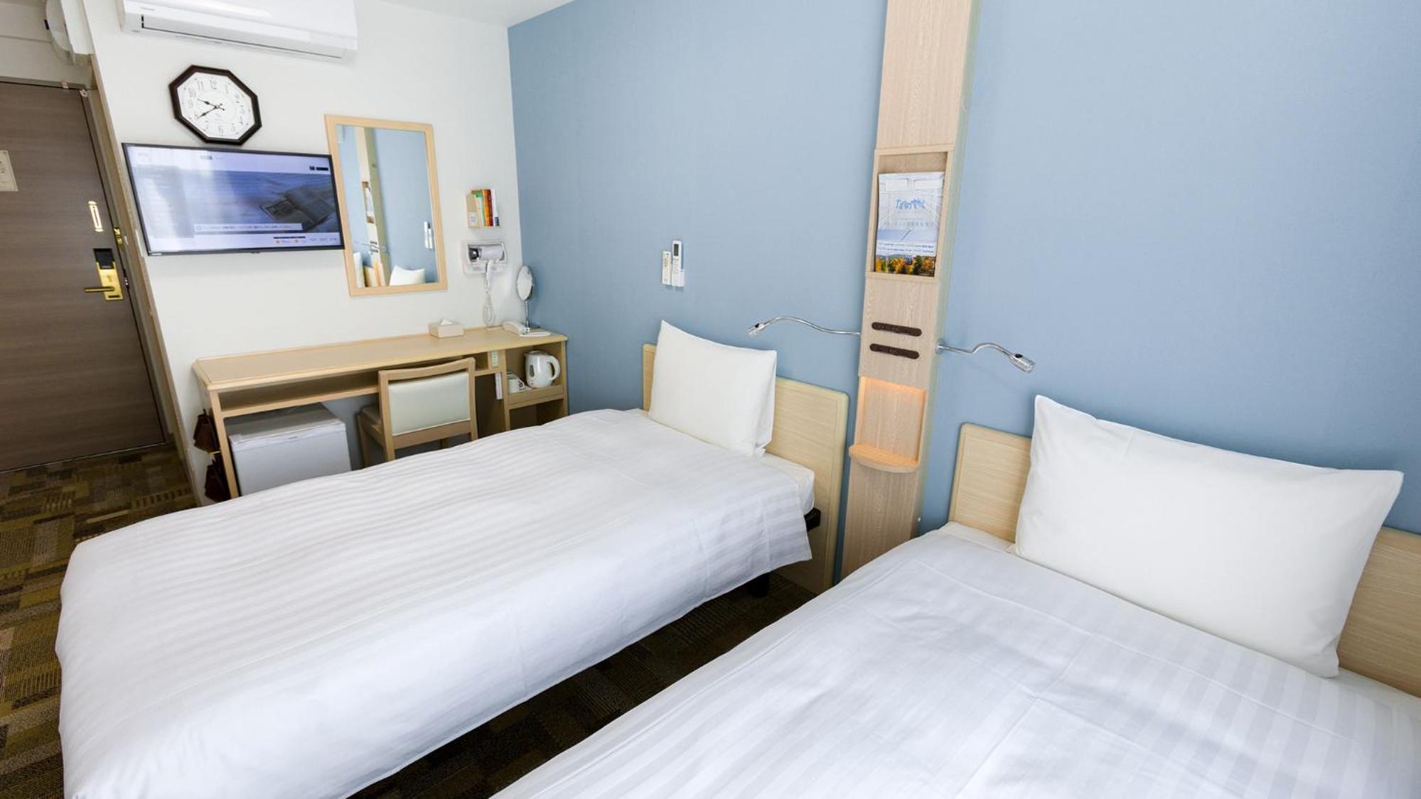 ROOM, TWIN BEDS