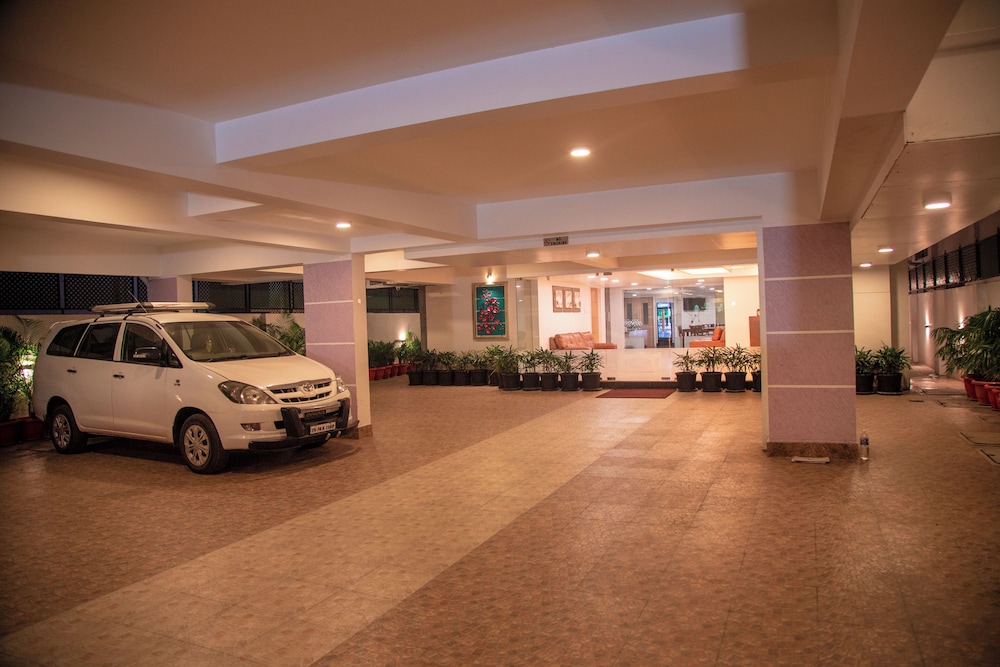 The Avenue Suites 46/49