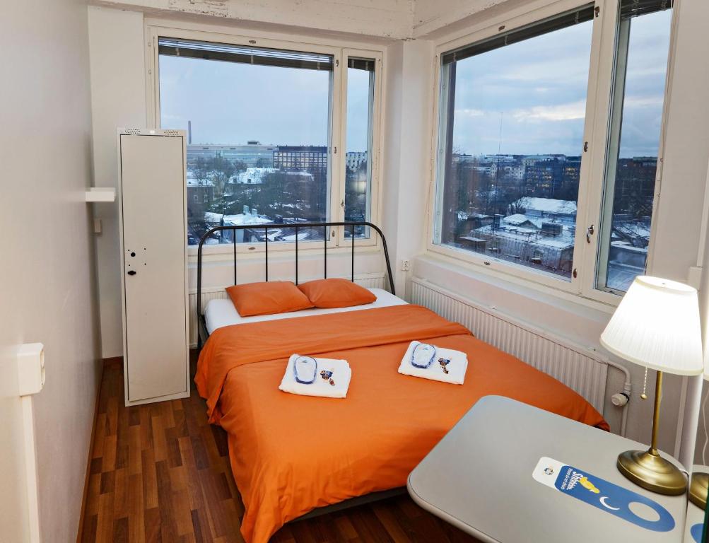 ROOM, TWIN BEDS, SHARED BATHROOM