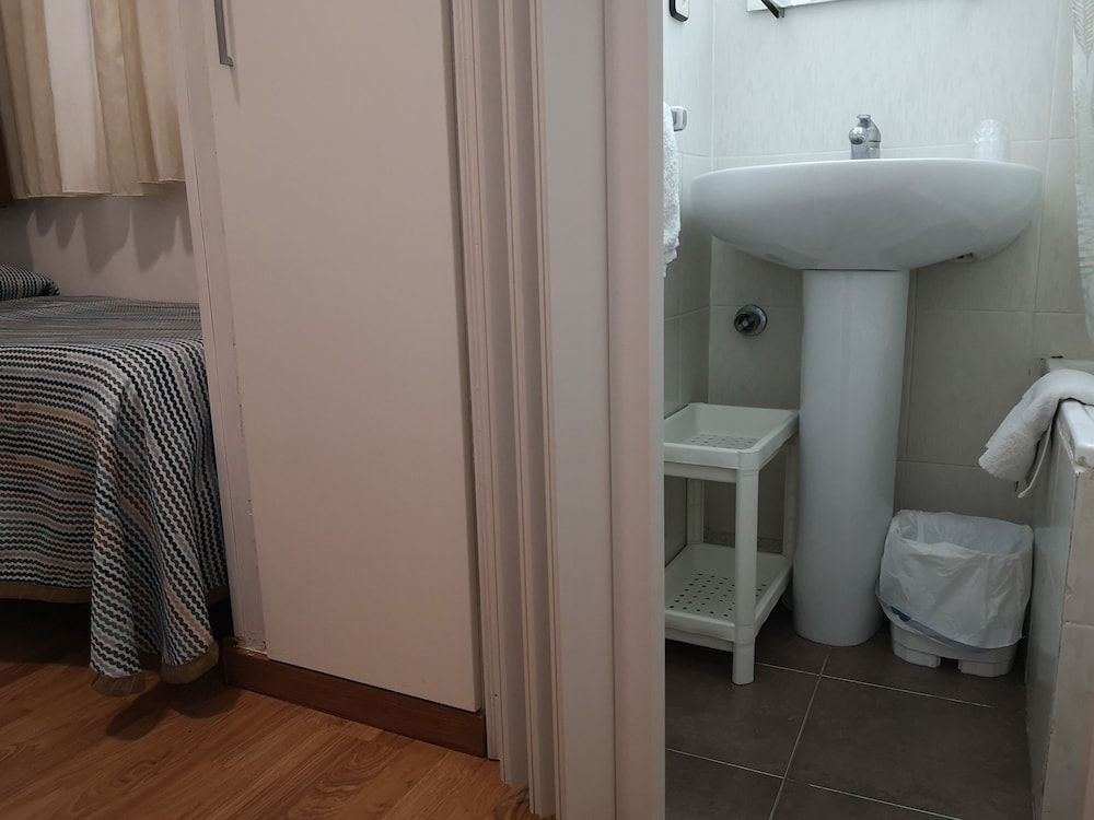 Hostal Lesseps 59/60