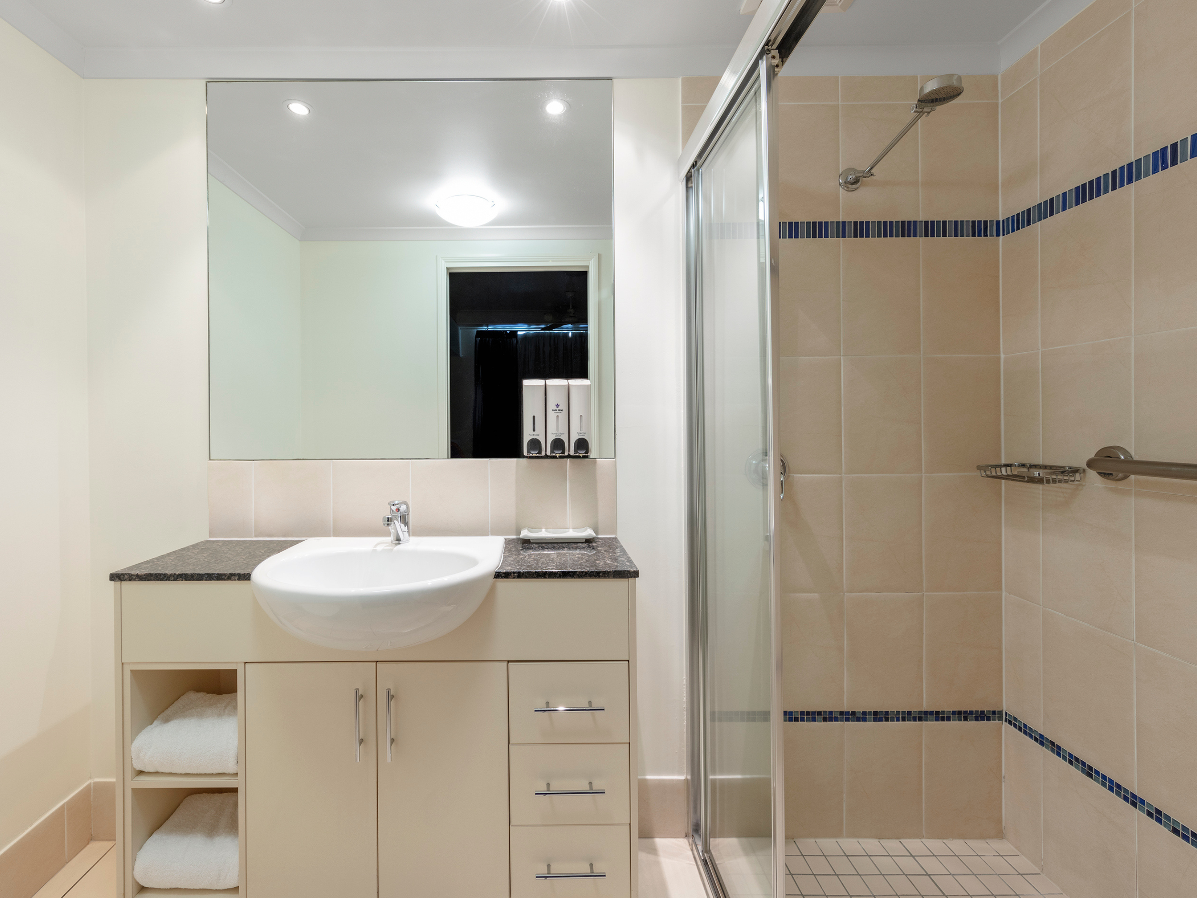 PARK REGIS CITY QUAYS 53/53