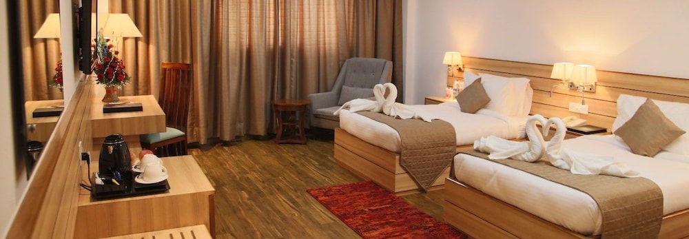 Ana Clarks Inn Panchkula 30/60