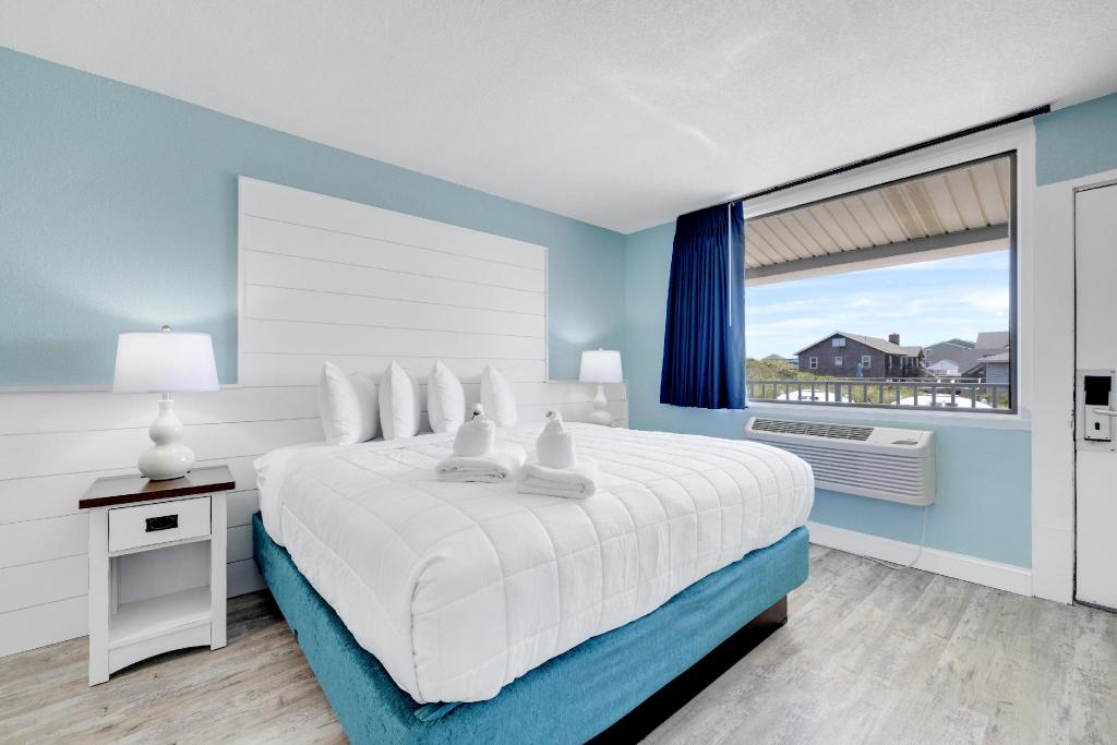 Deluxe, King Bed, Side View