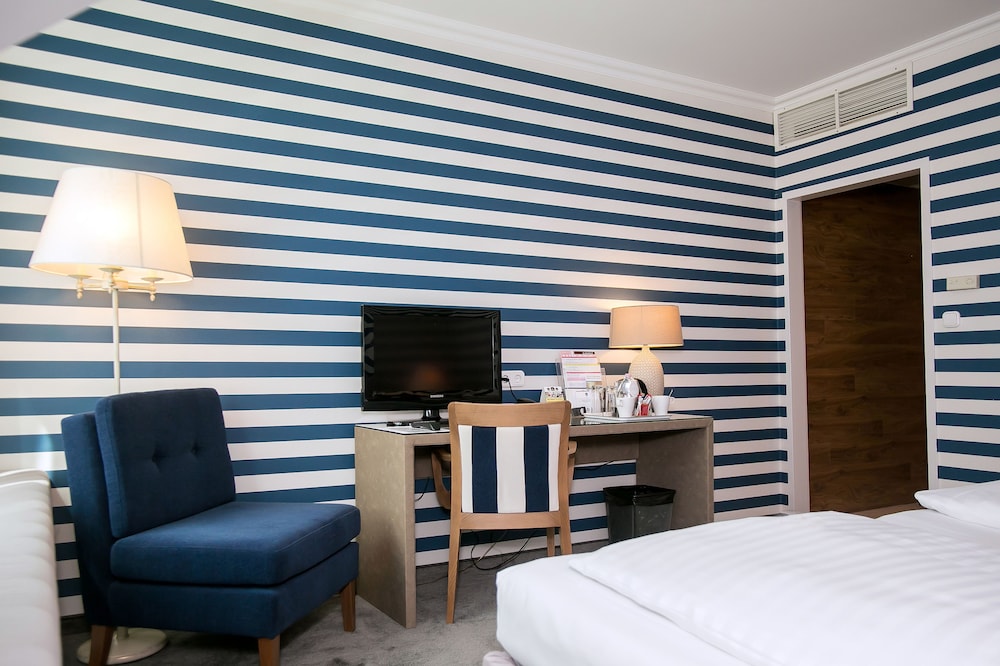 Ambra Hotel 51/61
