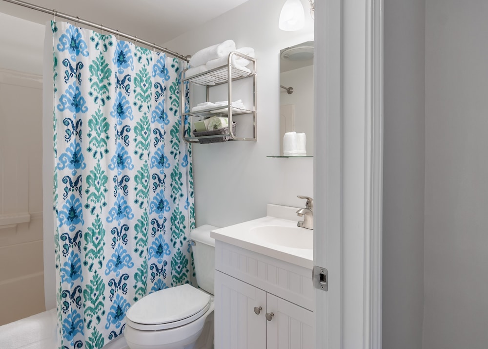 Kittery Inn and Suites 37/38