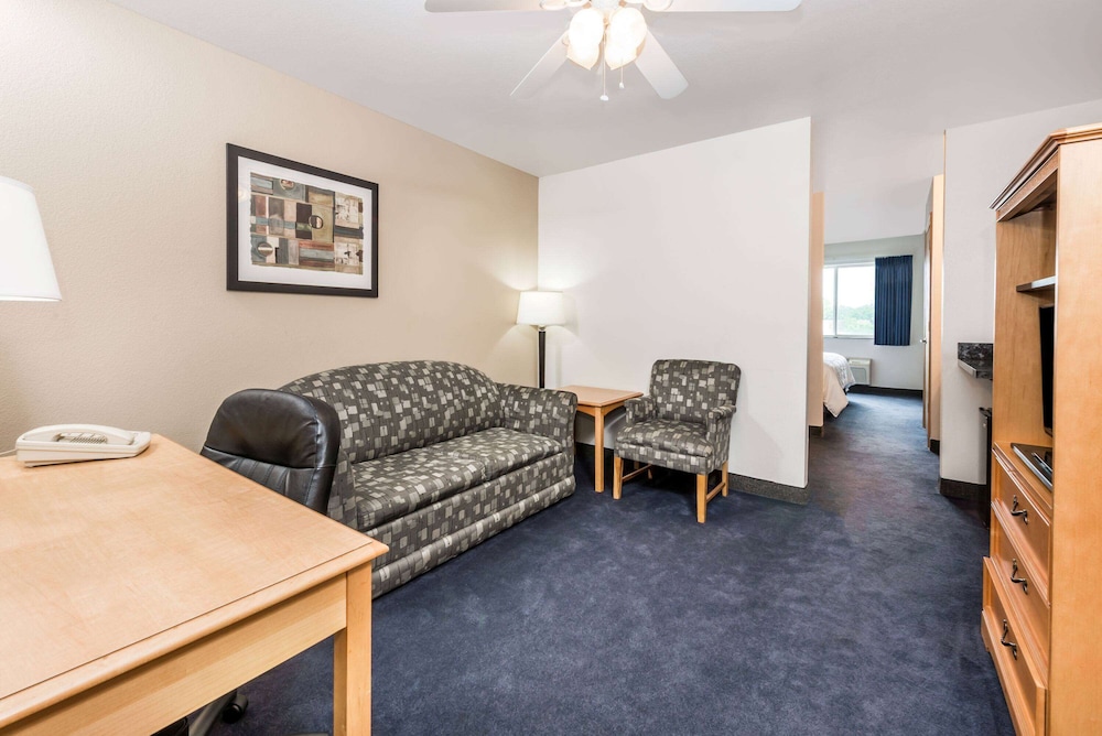 Baymont By Wyndham Indianapolis Northeast 33/45