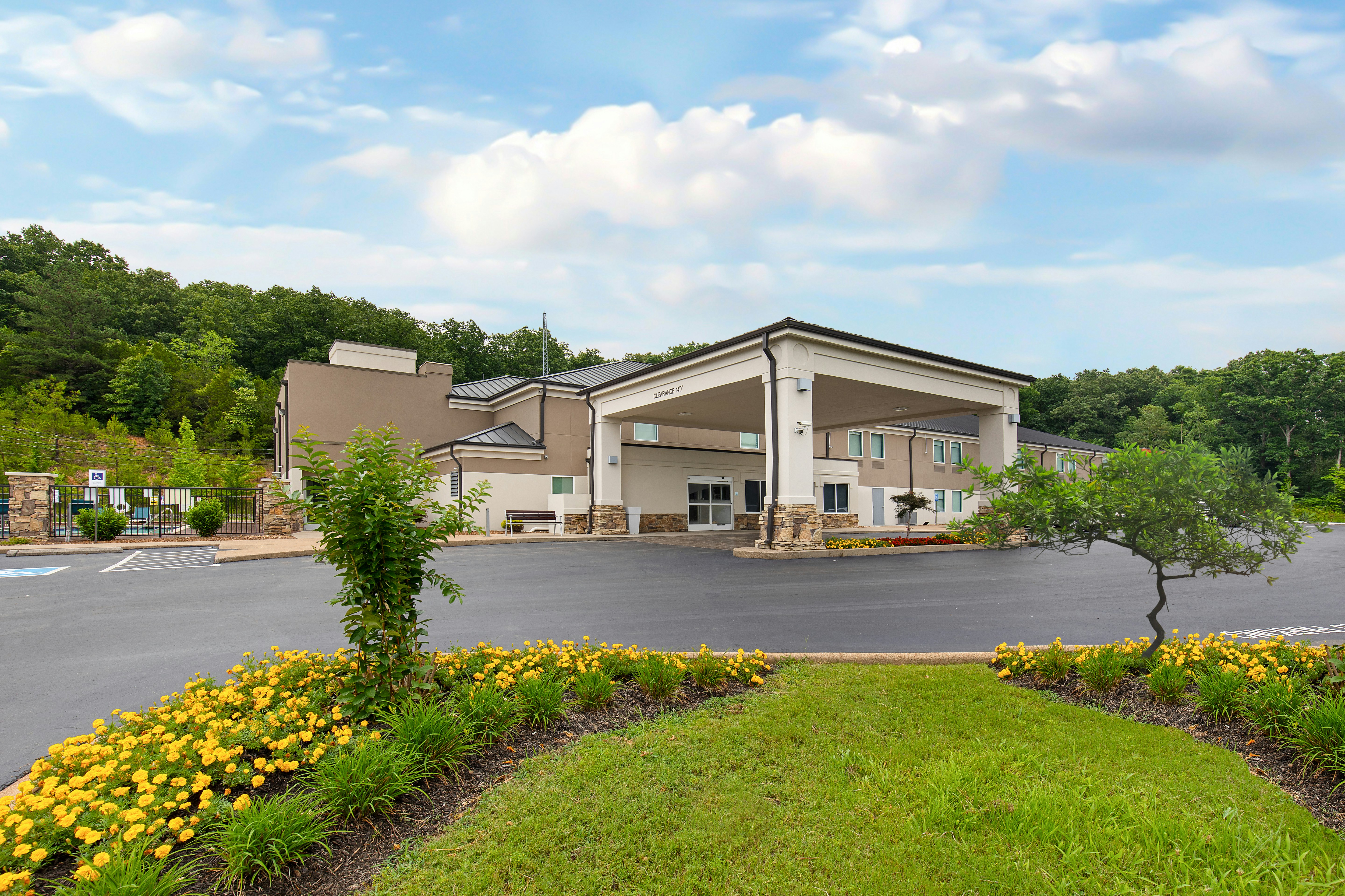 Holiday Inn Express Hurricane Mills Waverly 59/62