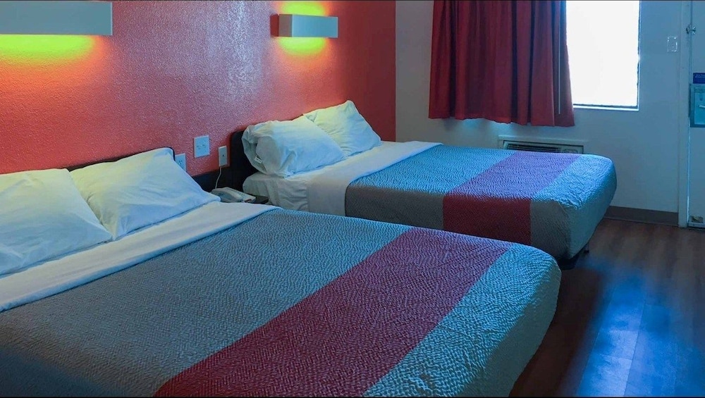 Motel6 North Richland Hills, TX 32/61