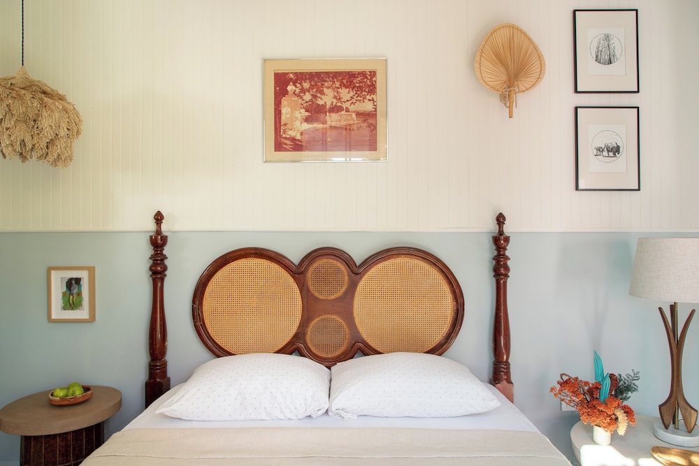 Design, Queen Bed, Patio