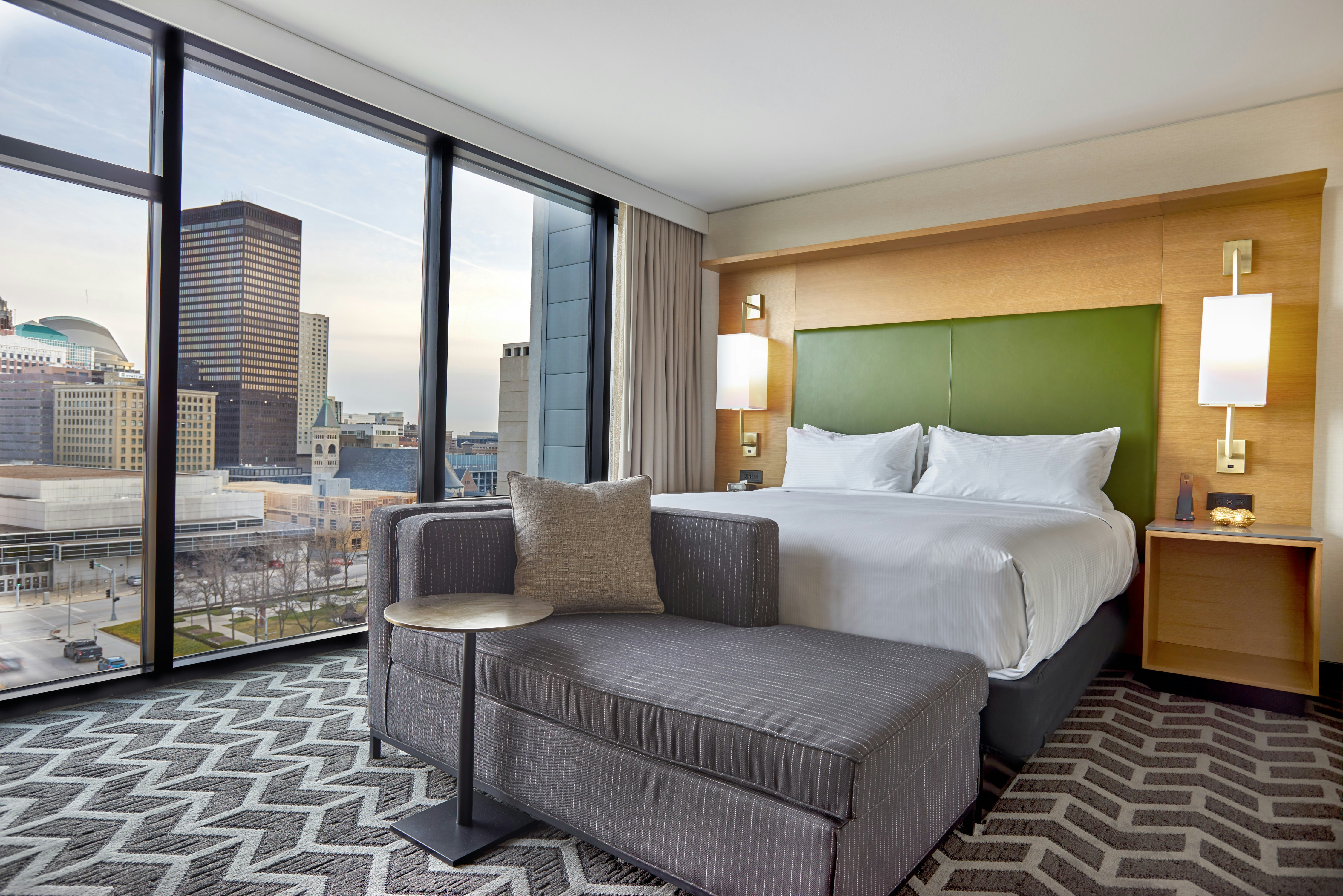 SKYLINE, SUITE