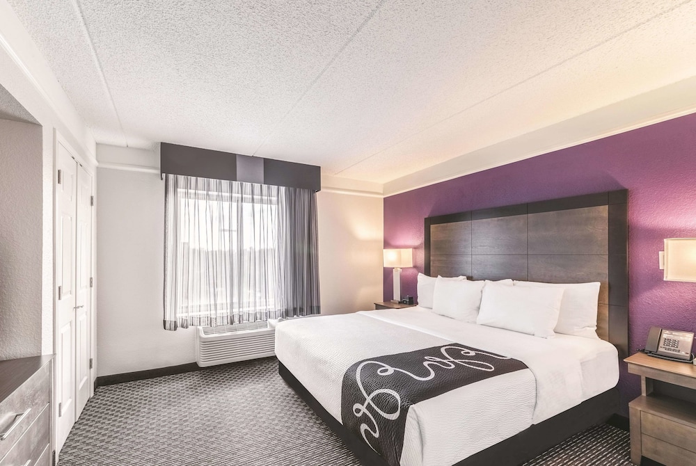 La Quinta Inn & Suites by Wyndham Austin Airport 10/46