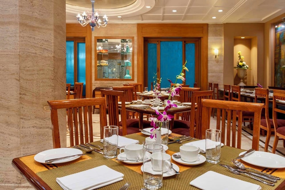Sarovar Portico Kalupur Ahmedabad 25/42