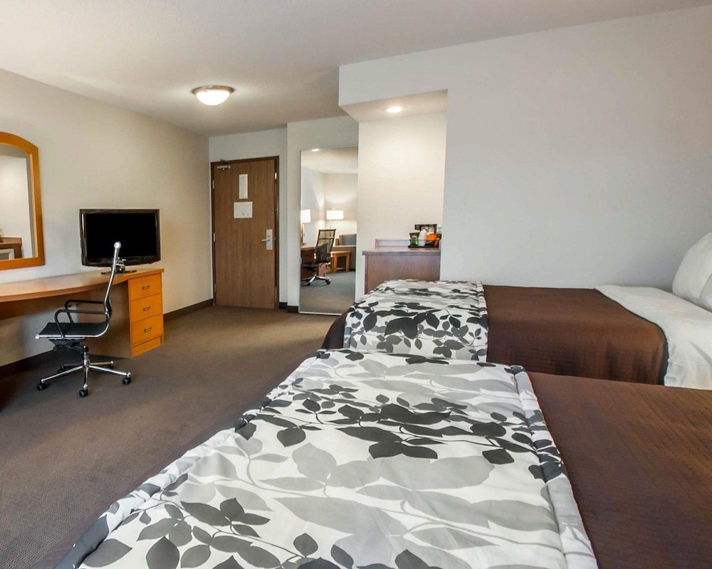 Sleep Inn Suites Lake of the Ozarks 13/52
