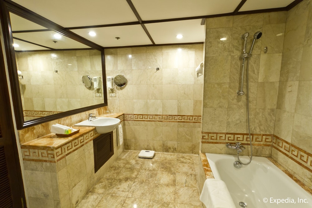 Waterfront Airport Hotel Casino Mactan 48/50