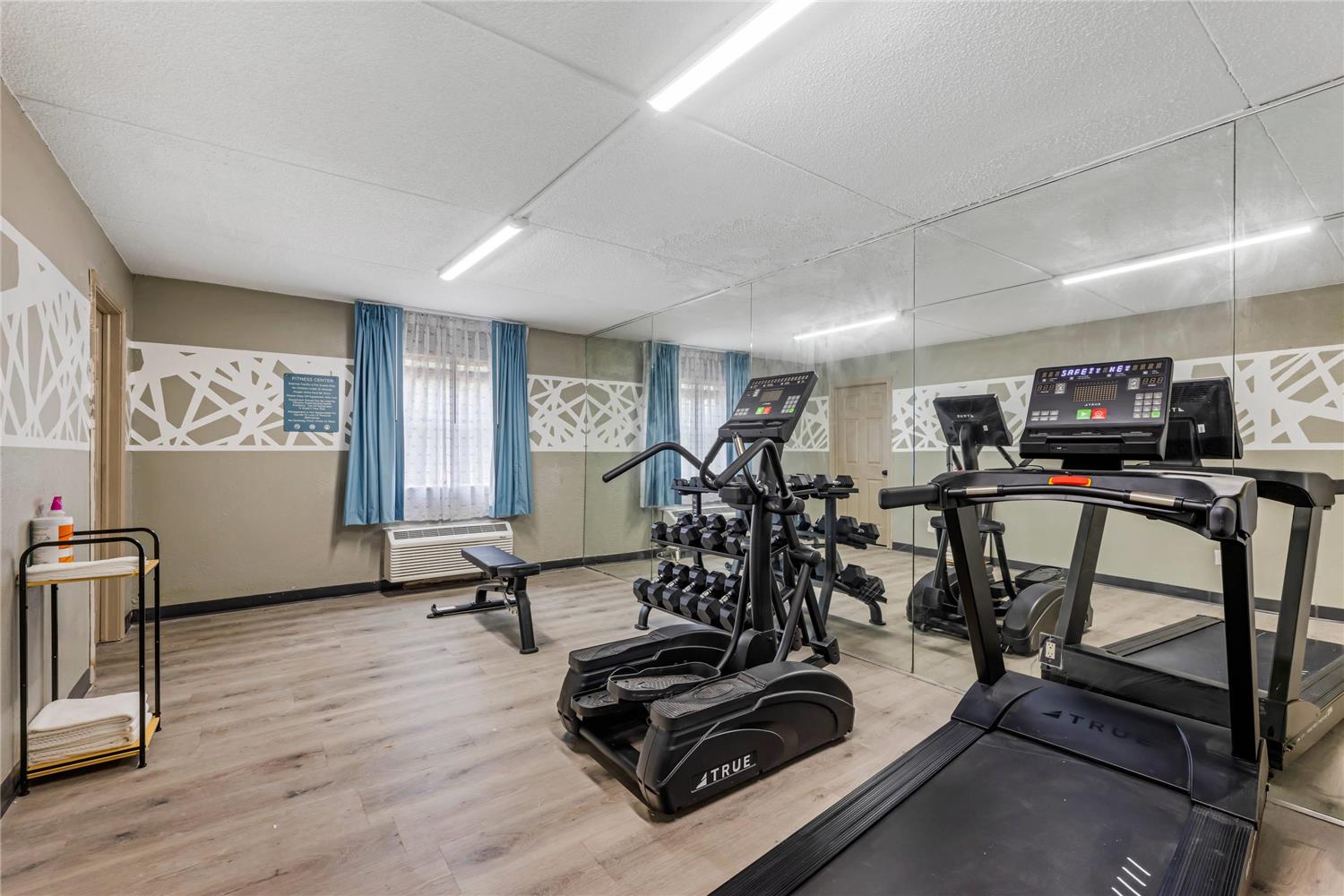 Sleep Inn & Suites Merrillville, IN 15/24