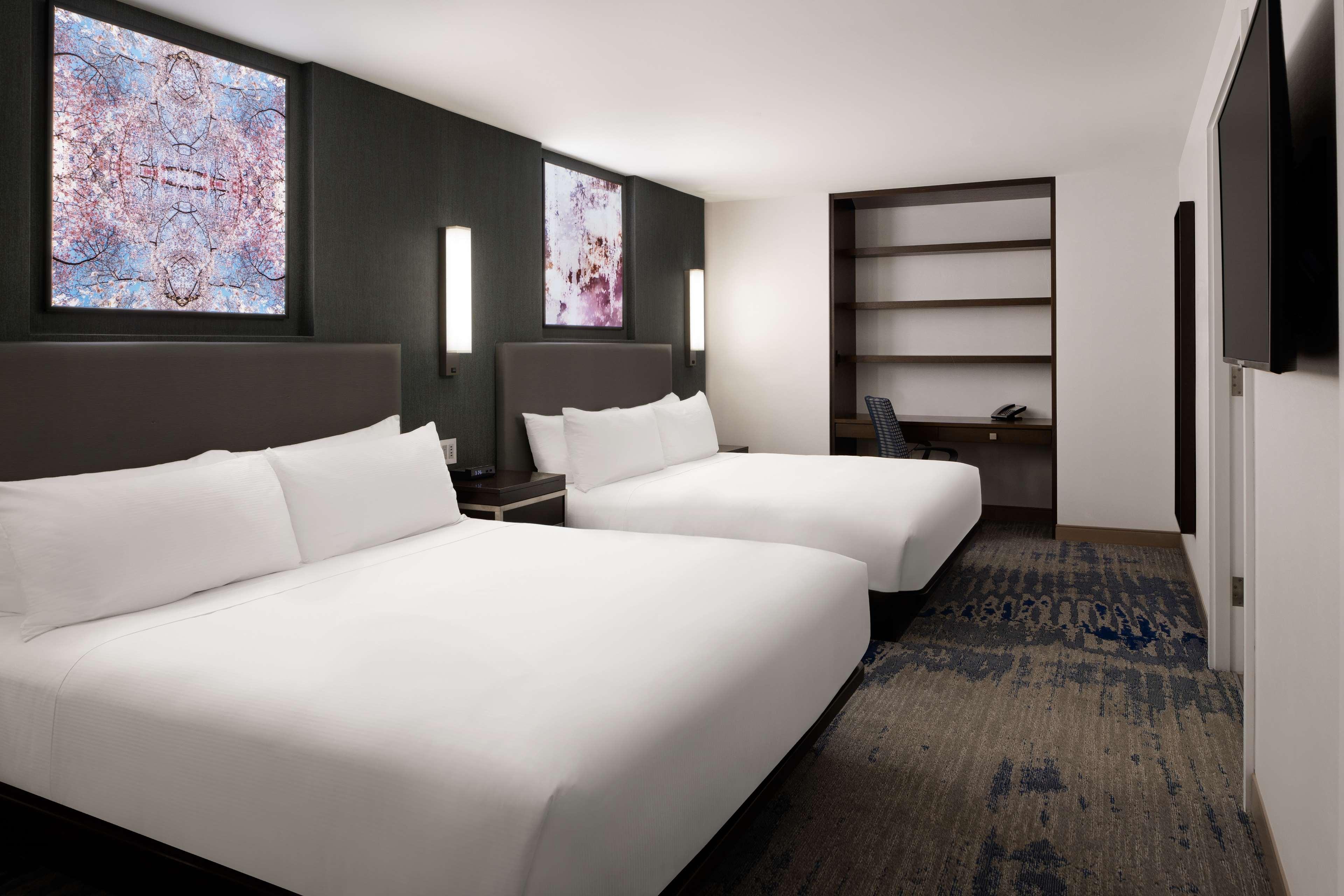 1 BEDROOM, SUITE, 2 KING BEDS, CITY VIEW, CORNER