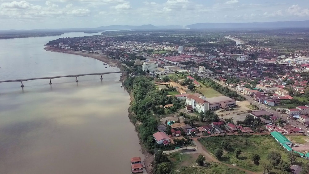 Arawan Riverside Hotel 63/65
