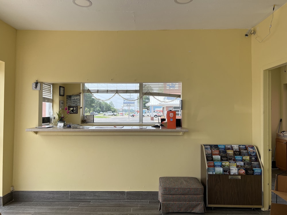 Motel 6 Williamston, NC - Highway 17 7/61
