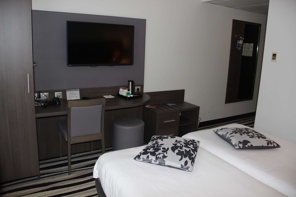 Hotel Kyriad Saint Quentin En Yvelines - Montigny 44/58