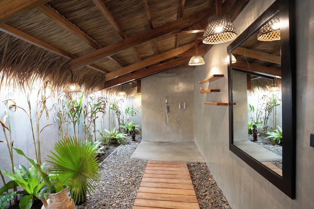 FLOWER ISLAND RESORT 16/71