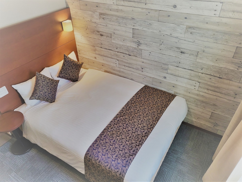 SEMI ROOM, SEMI DOUBLE BED, SMOKING
