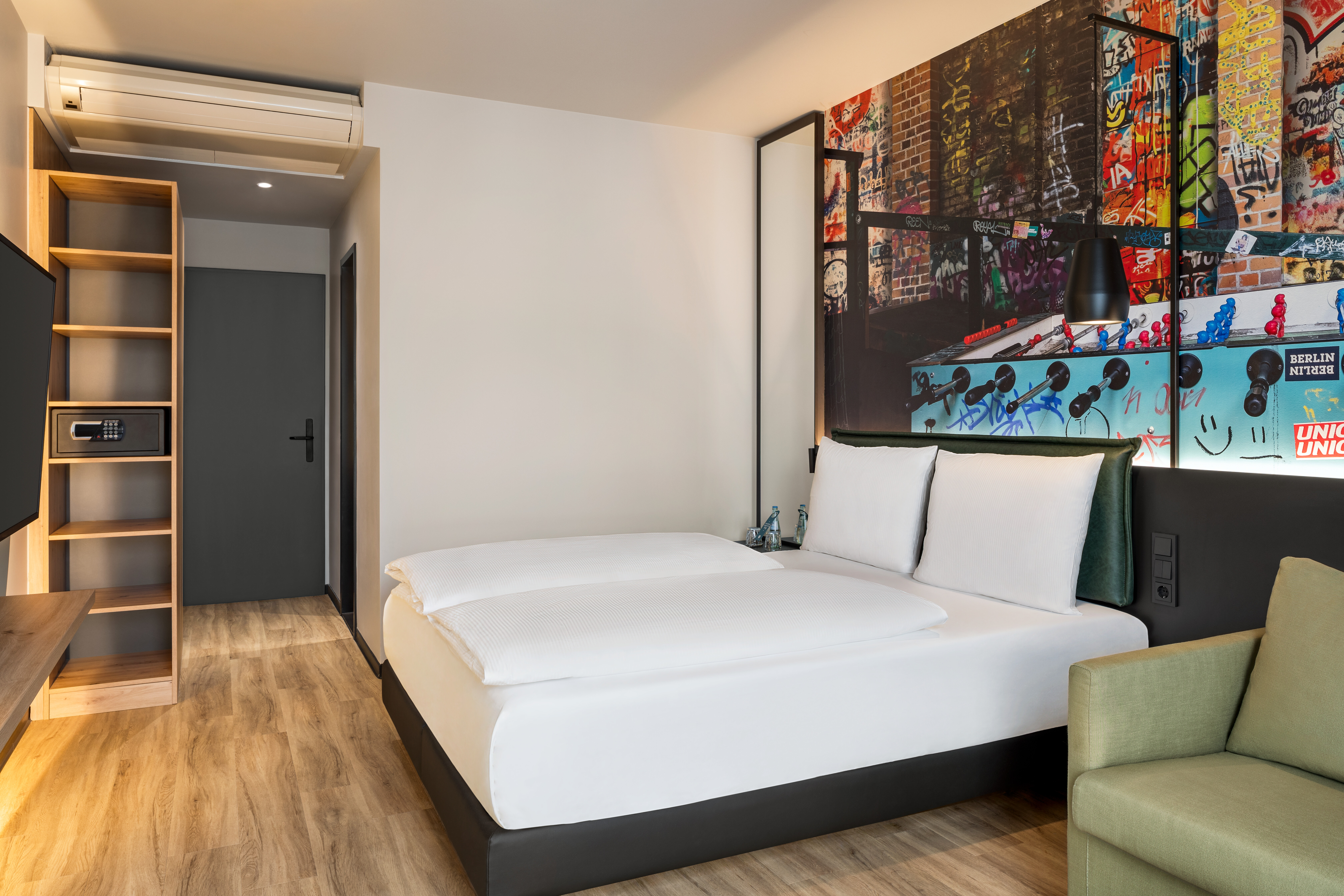 Lounge, Sofa، B&B HOTEL Berlin-Kreuzberg 2/5