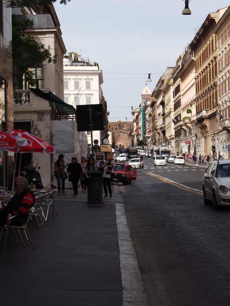 Five Rooms Rome 56/63