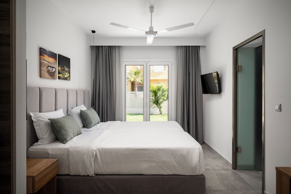 DELUXE, APARTMENT, GARDEN VIEW