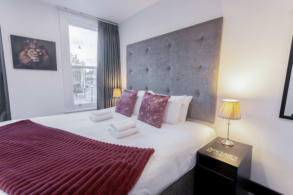 Peaky Blinders Accommodation & Bar 32/50