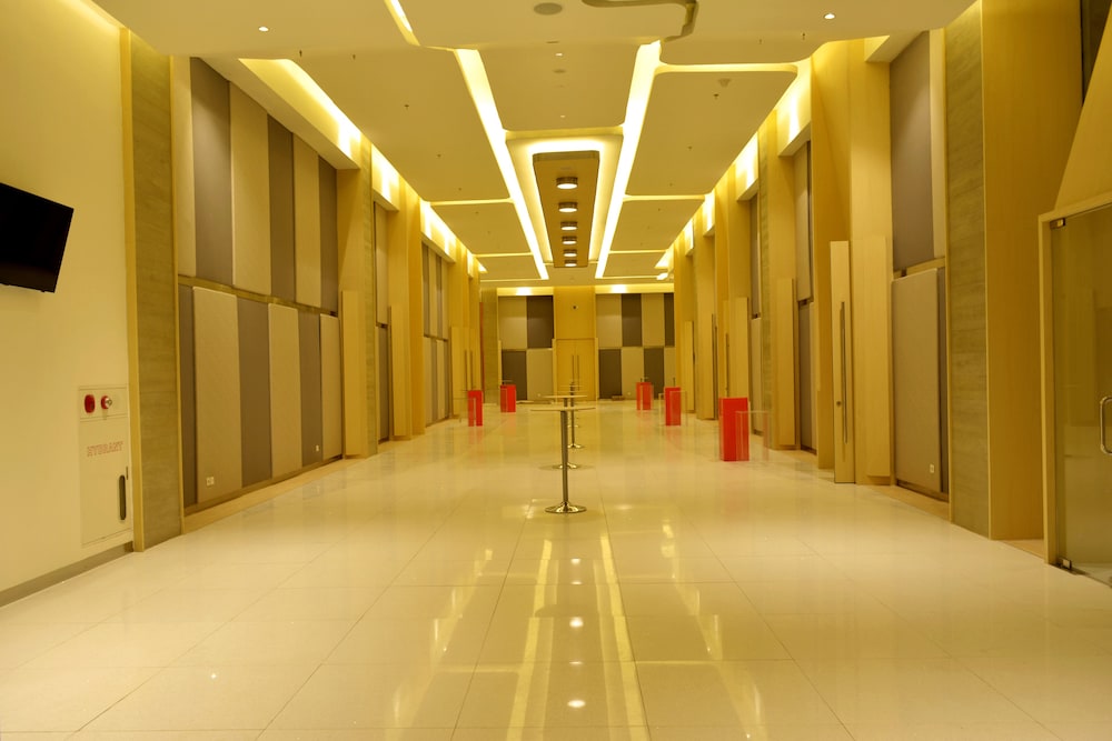 HARRIS Hotel & Conventions Bekasi 28/47