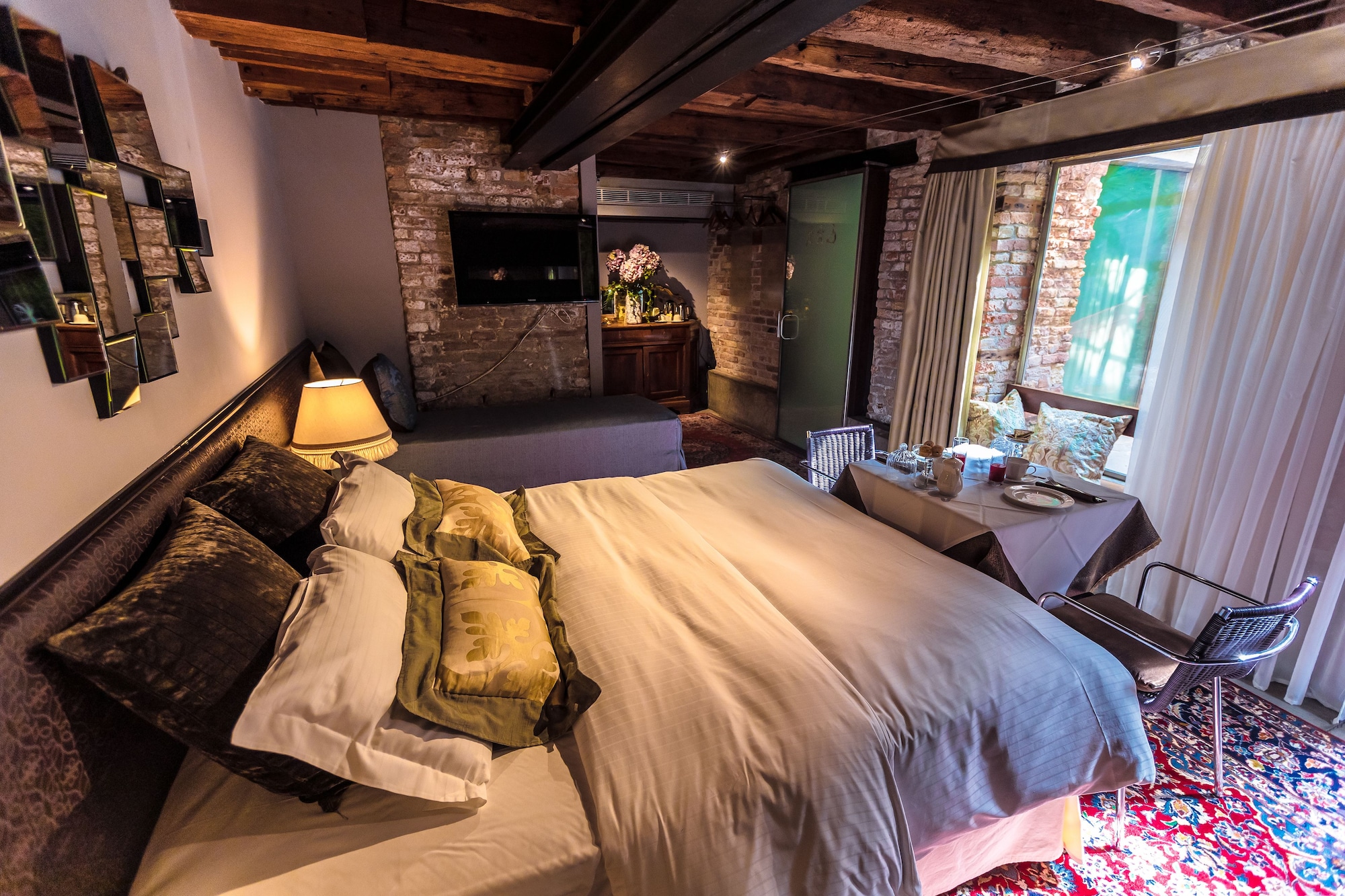 JUNIOR SUITE, COMFORT, QUEEN BED, PRIVATE GARDEN, SOFA