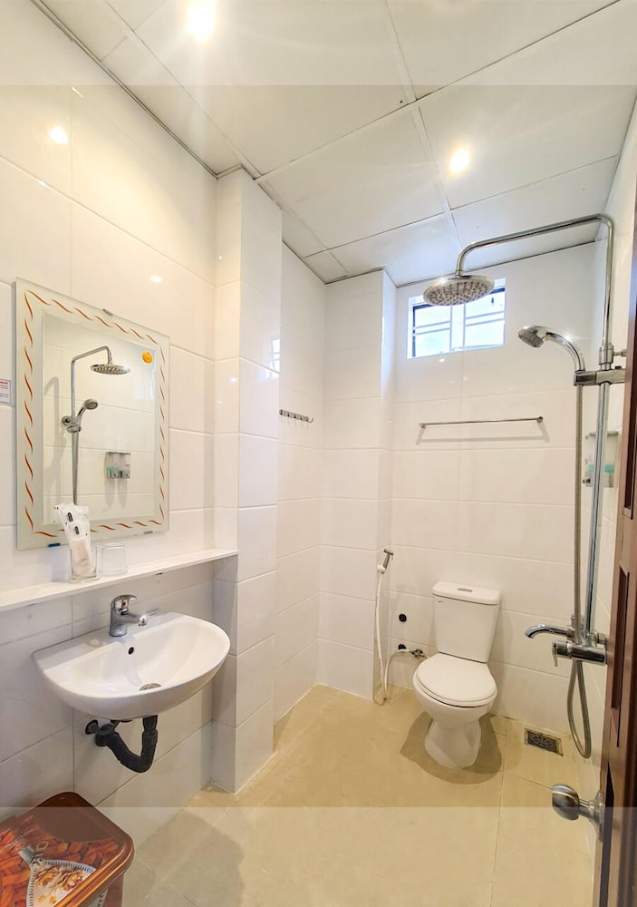 QUAN QUAN HOTEL 36/43