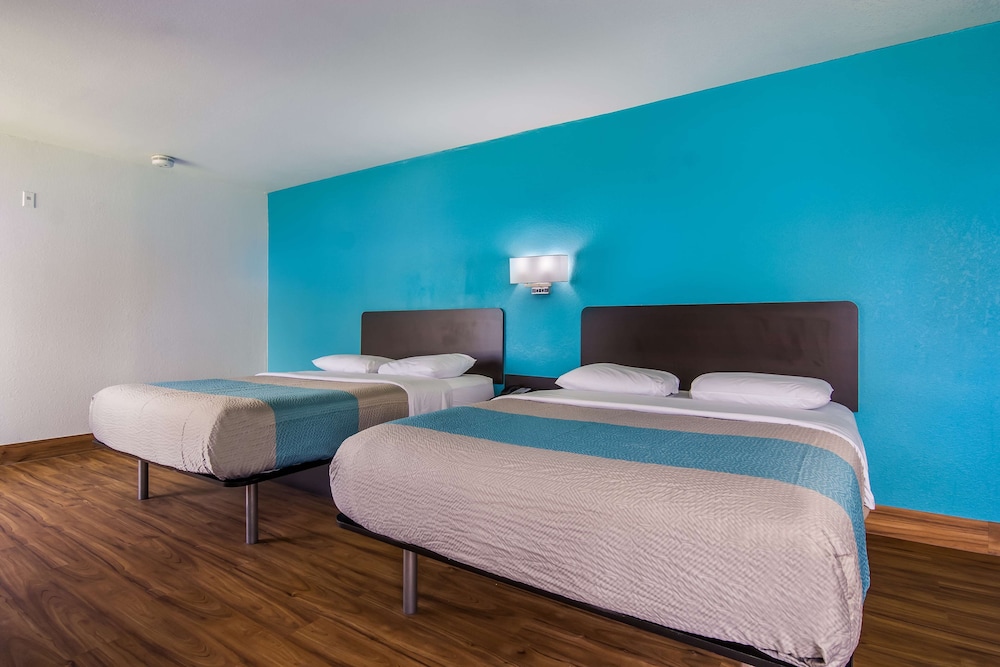 Motel6 Pensacola, FL - NAS 17/35
